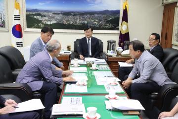 의장단, 상임위원장 간담회
