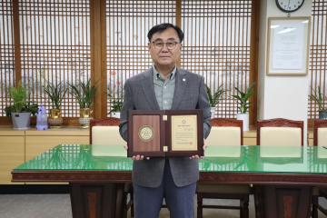 정읍시의회 박일 의장 대한민국지방의정봉사상 수상