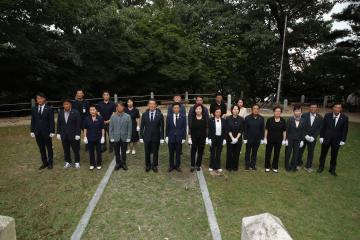 전체의원 충혼탑 참배